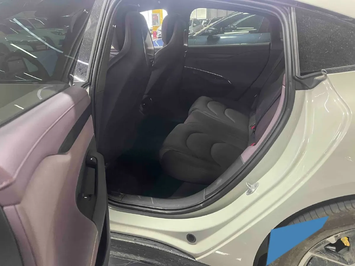 2024 MI SU7 BEV 73.6KWH,autocango,china used car exporter,china ev exporter,chinese used car exporter,chinese used ev exporter