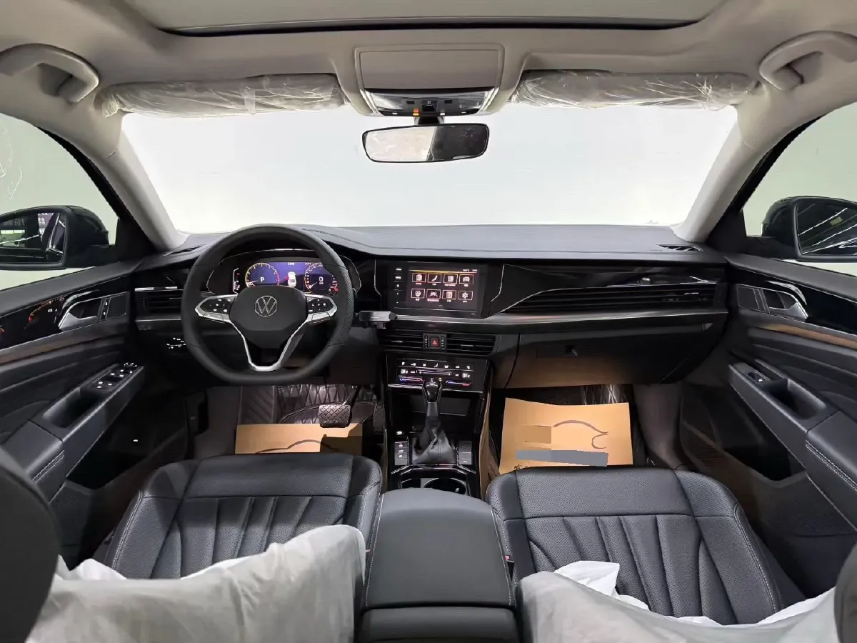 2025 Volkswagen Passat 2.0T 220HP L4 7DCT,autocango,china used car exporter,china ev exporter,chinese used car exporter,chinese used ev exporter