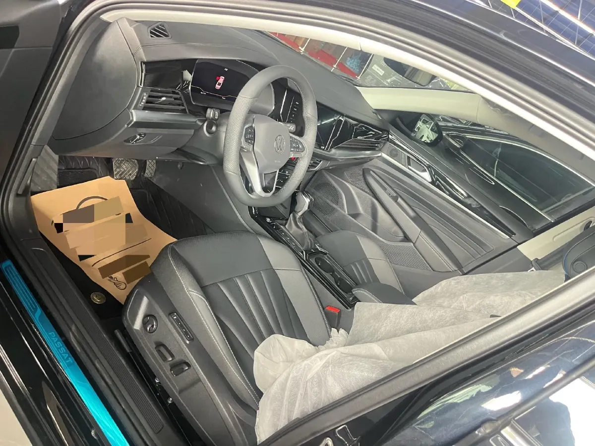 2025 Volkswagen Passat 2.0T 220HP L4 7DCT,autocango,china used car exporter,china ev exporter,chinese used car exporter,chinese used ev exporter