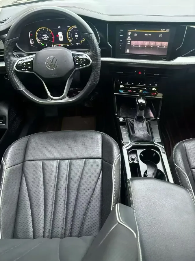 2024 Volkswagen Passat 2.0T 186HP L4 7DCT,autocango,china used car exporter,china ev exporter,chinese used car exporter,chinese used ev exporter