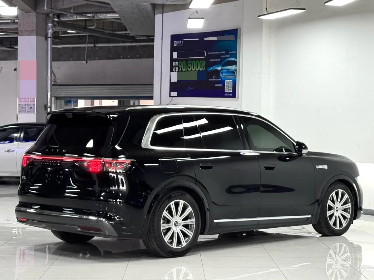 2025 AITO AITO M8 REEV 160HP REEV 53.4KWH,autocango,china used car exporter,china ev exporter,chinese used car exporter,chinese used ev exporter