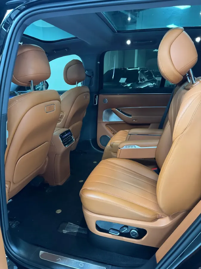 2025 AITO AITO M8 REEV 160HP REEV 53.4KWH,autocango,china used car exporter,china ev exporter,chinese used car exporter,chinese used ev exporter