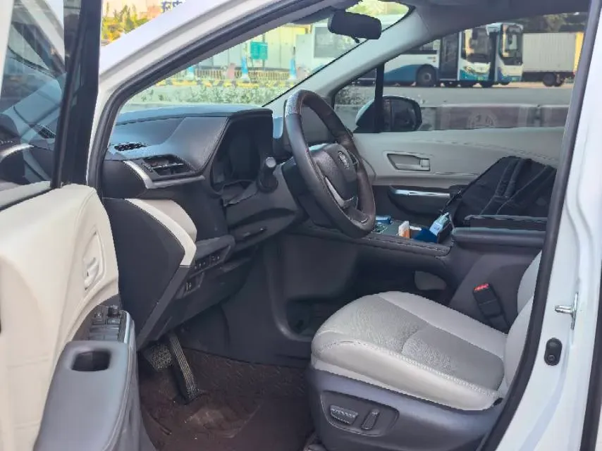 2023 Toyota Sienna 2.5L 189HP L4 E-CVT Hybrid,autocango,china used car exporter,china ev exporter,chinese used car exporter,chinese used ev exporter