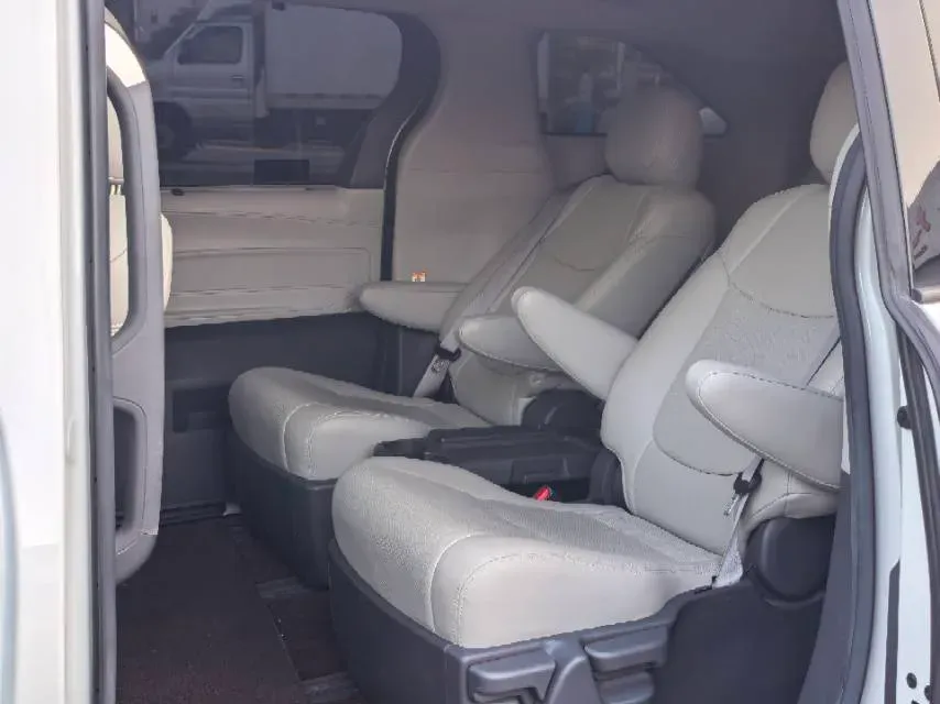 2023 Toyota Sienna 2.5L 189HP L4 E-CVT Hybrid,autocango,china used car exporter,china ev exporter,chinese used car exporter,chinese used ev exporter
