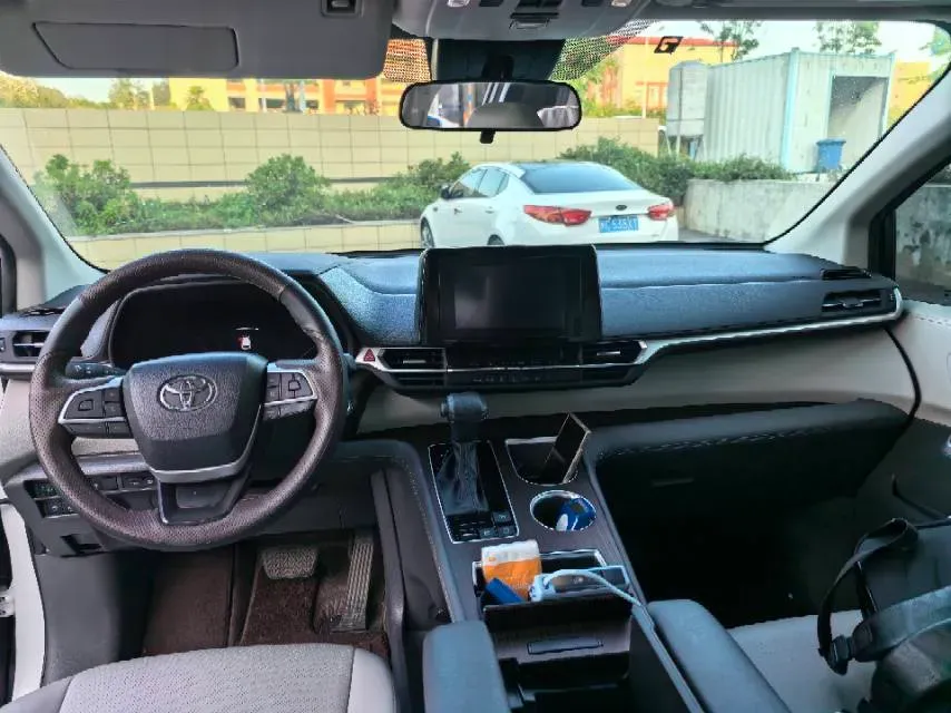 2023 Toyota Sienna 2.5L 189HP L4 E-CVT Hybrid,autocango,china used car exporter,china ev exporter,chinese used car exporter,chinese used ev exporter