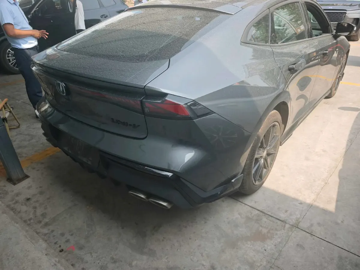 2022 ChangAn UNI-V 2.0T 233HP L4 8AT,autocango,china used car exporter,china ev exporter,chinese used car exporter,chinese used ev exporter