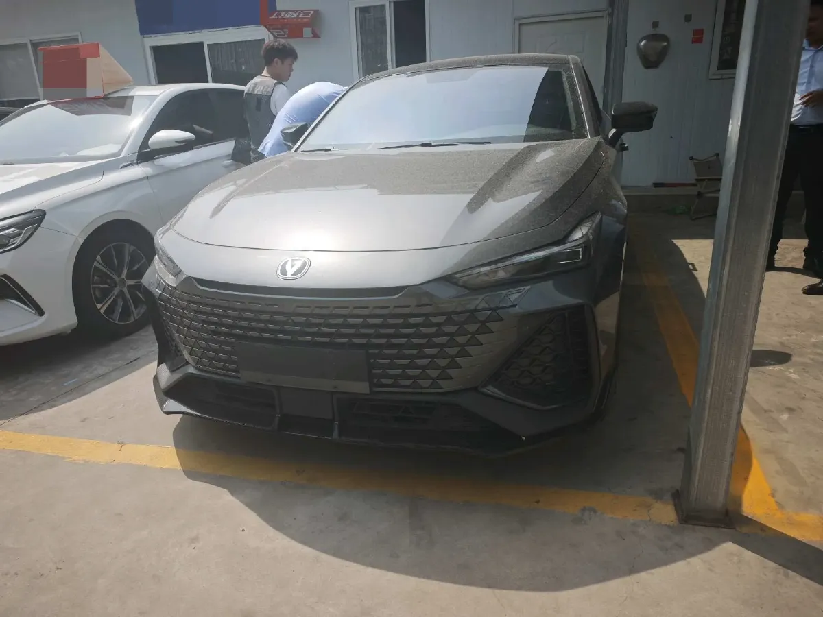 2022 ChangAn UNI-V 2.0T 233HP L4 8AT,autocango,china used car exporter,china ev exporter,chinese used car exporter,chinese used ev exporter