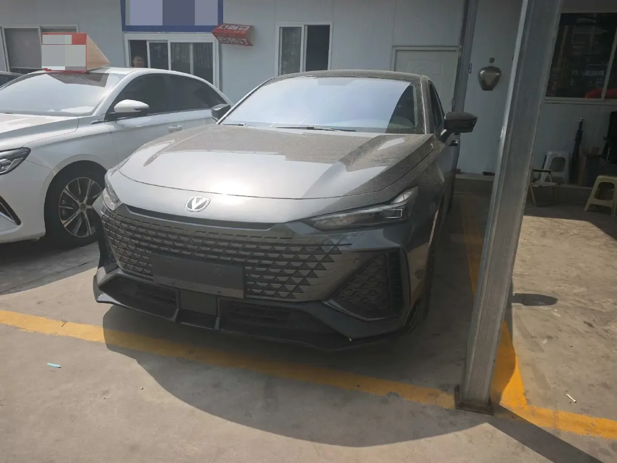 2022 ChangAn UNI-V 2.0T 233HP L4 8AT,autocango,china used car exporter,china ev exporter,chinese used car exporter,chinese used ev exporter