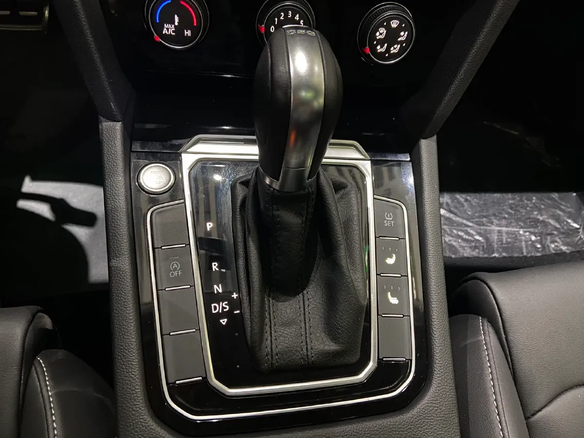 2023 Volkswagen Magotan 1.4T 150HP L4 7DCT,autocango,china used car exporter,china ev exporter,chinese used car exporter,chinese used ev exporter