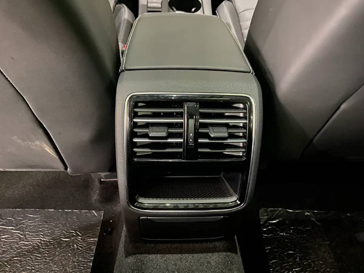 2023 Volkswagen Magotan 1.4T 150HP L4 7DCT,autocango,china used car exporter,china ev exporter,chinese used car exporter,chinese used ev exporter