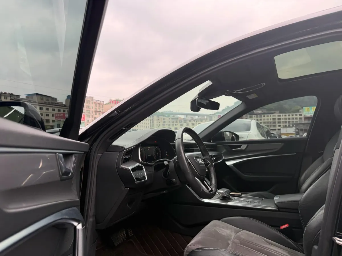 2021 Audi A6L 2.0T 190HP L4 7DCT,autocango,china used car exporter,china ev exporter,chinese used car exporter,chinese used ev exporter