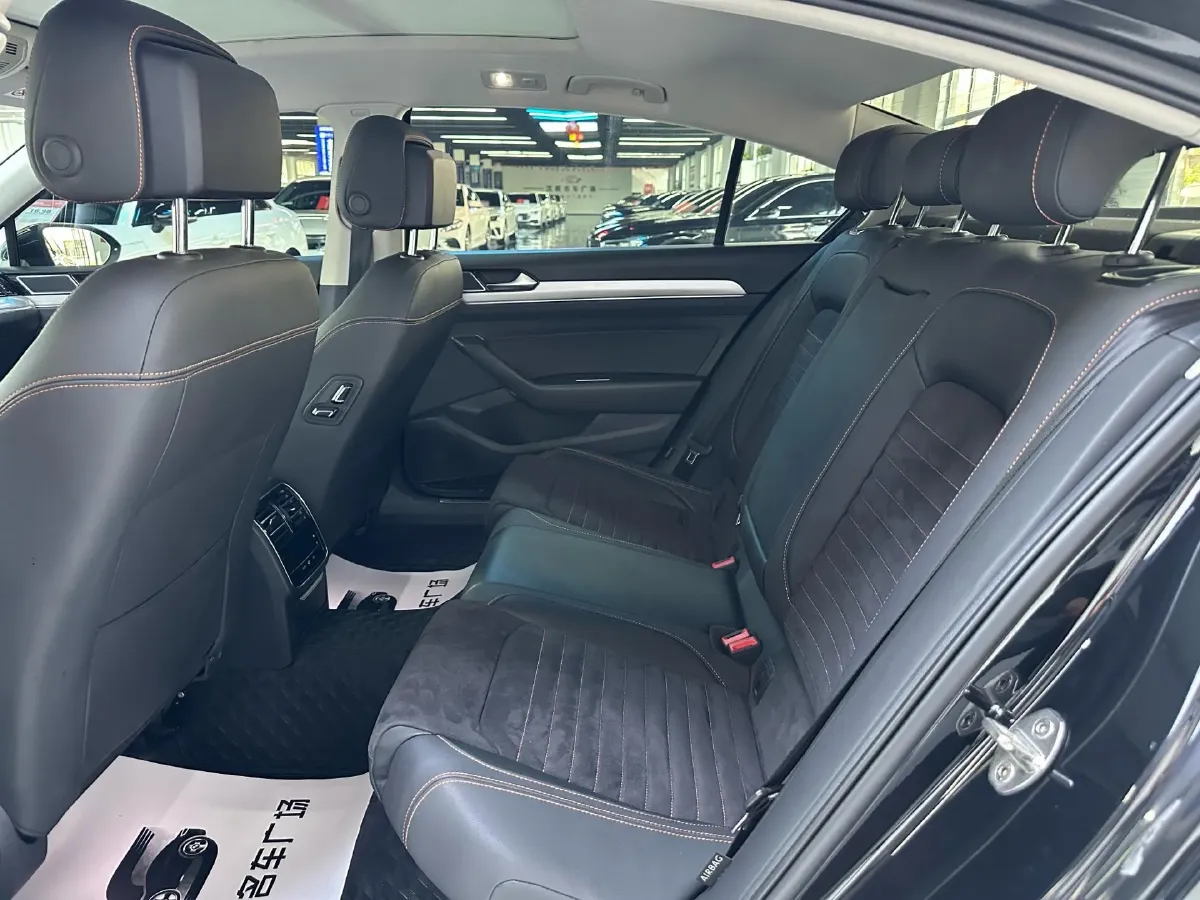 2021 Volkswagen Magotan 2.0T 186HP L4 7DCT,autocango,china used car exporter,china ev exporter,chinese used car exporter,chinese used ev exporter