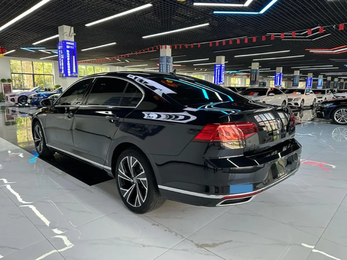 2021 Volkswagen Magotan 2.0T 186HP L4 7DCT,autocango,china used car exporter,china ev exporter,chinese used car exporter,chinese used ev exporter