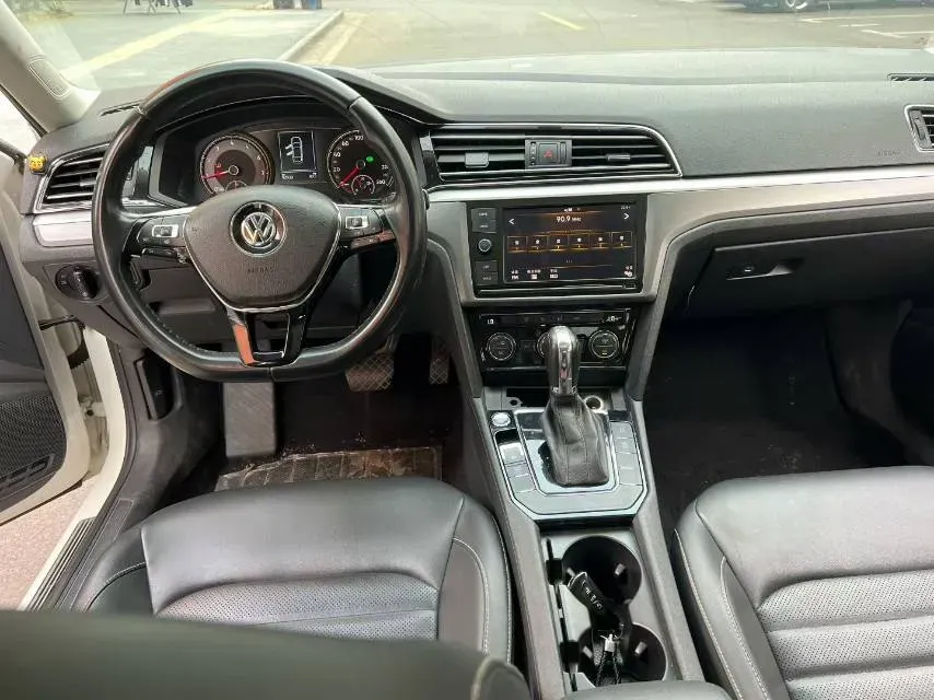 2019 Volkswagen Tayron 2.0T 186HP L4 7DCT,autocango,china used car exporter,china ev exporter,chinese used car exporter,chinese used ev exporter