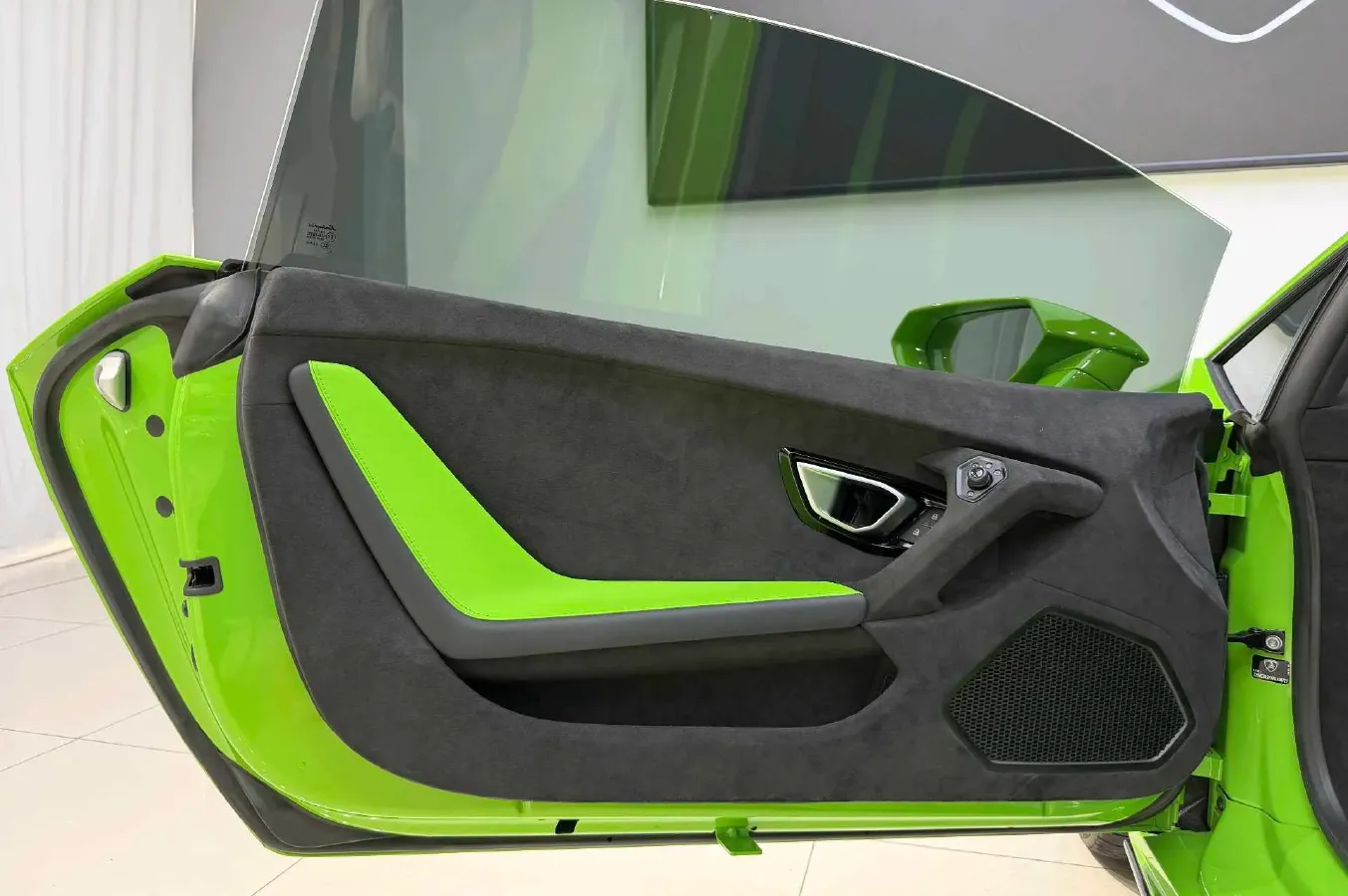 2023 Lamborghini Huracán 5.2L 640HP V10 7DCT,autocango,china used car exporter,china ev exporter,chinese used car exporter,chinese used ev exporter