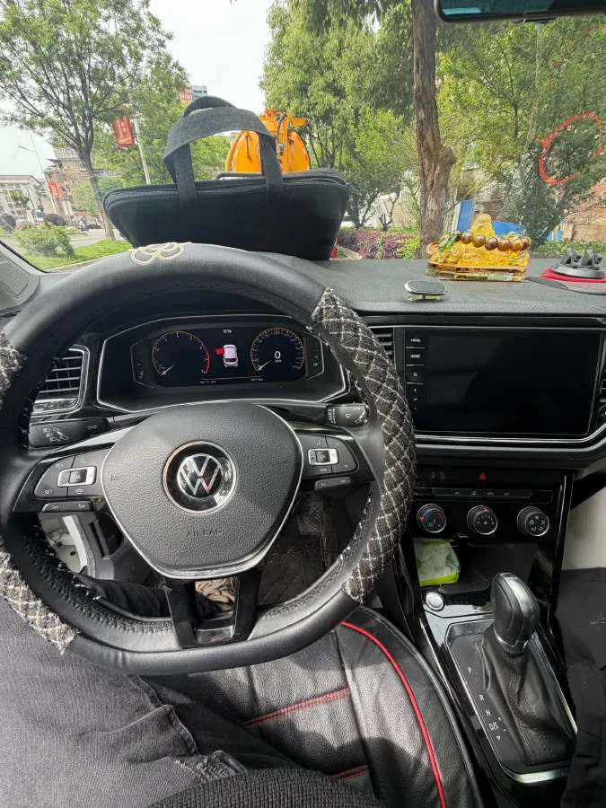 2021 Volkswagen T-Roc 1.4T 150HP L4 7DCT,autocango,china used car exporter,china ev exporter,chinese used car exporter,chinese used ev exporter