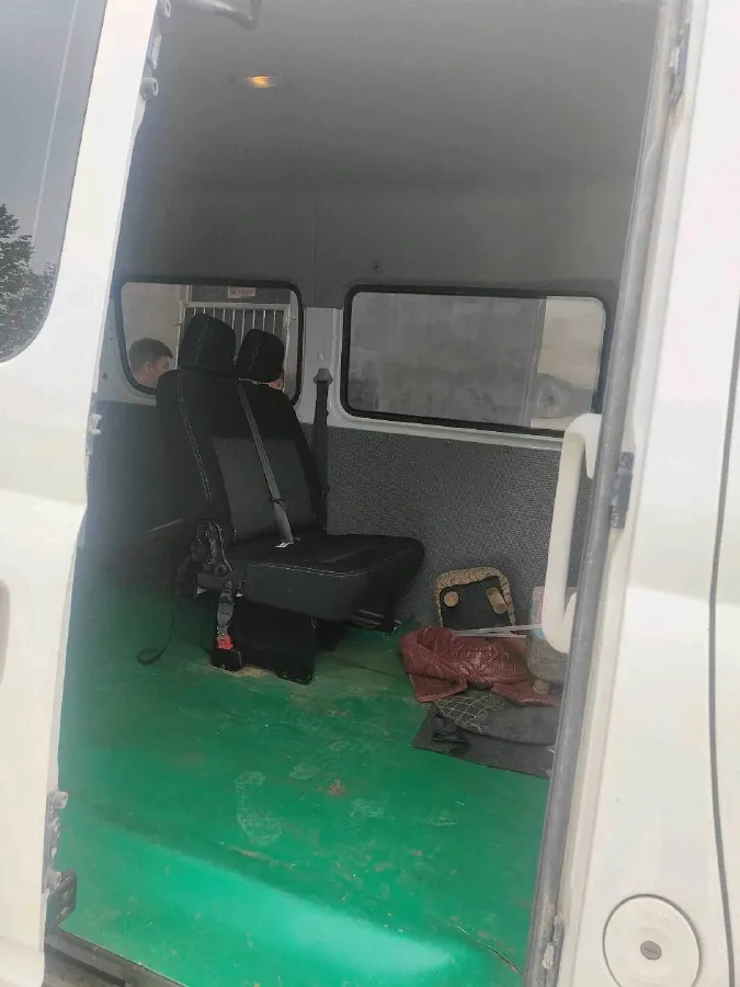 2021 MAXUS XinTu V80 2.0T 127HP L4 6MT,autocango,china used car exporter,china ev exporter,chinese used car exporter,chinese used ev exporter