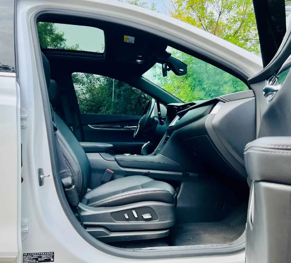 2022 Cadillac XT5 2.0T 237HP L4 9AT,autocango,china used car exporter,china ev exporter,chinese used car exporter,chinese used ev exporter