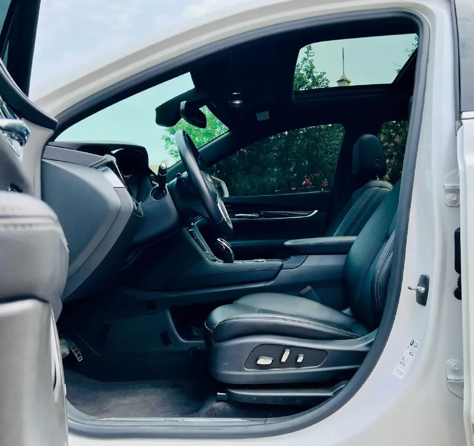 2022 Cadillac XT5 2.0T 237HP L4 9AT,autocango,china used car exporter,china ev exporter,chinese used car exporter,chinese used ev exporter