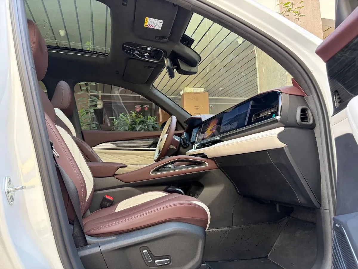 2021 Geely Monjaro 2.0T 218HP L4 7DCT,autocango,china used car exporter,china ev exporter,chinese used car exporter,chinese used ev exporter