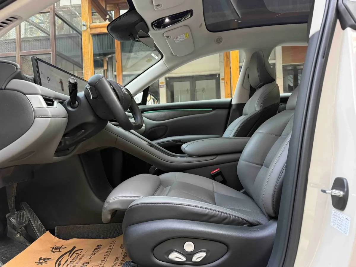 2023 IM LS6 BEV 71KWH,autocango,china used car exporter,china ev exporter,chinese used car exporter,chinese used ev exporter