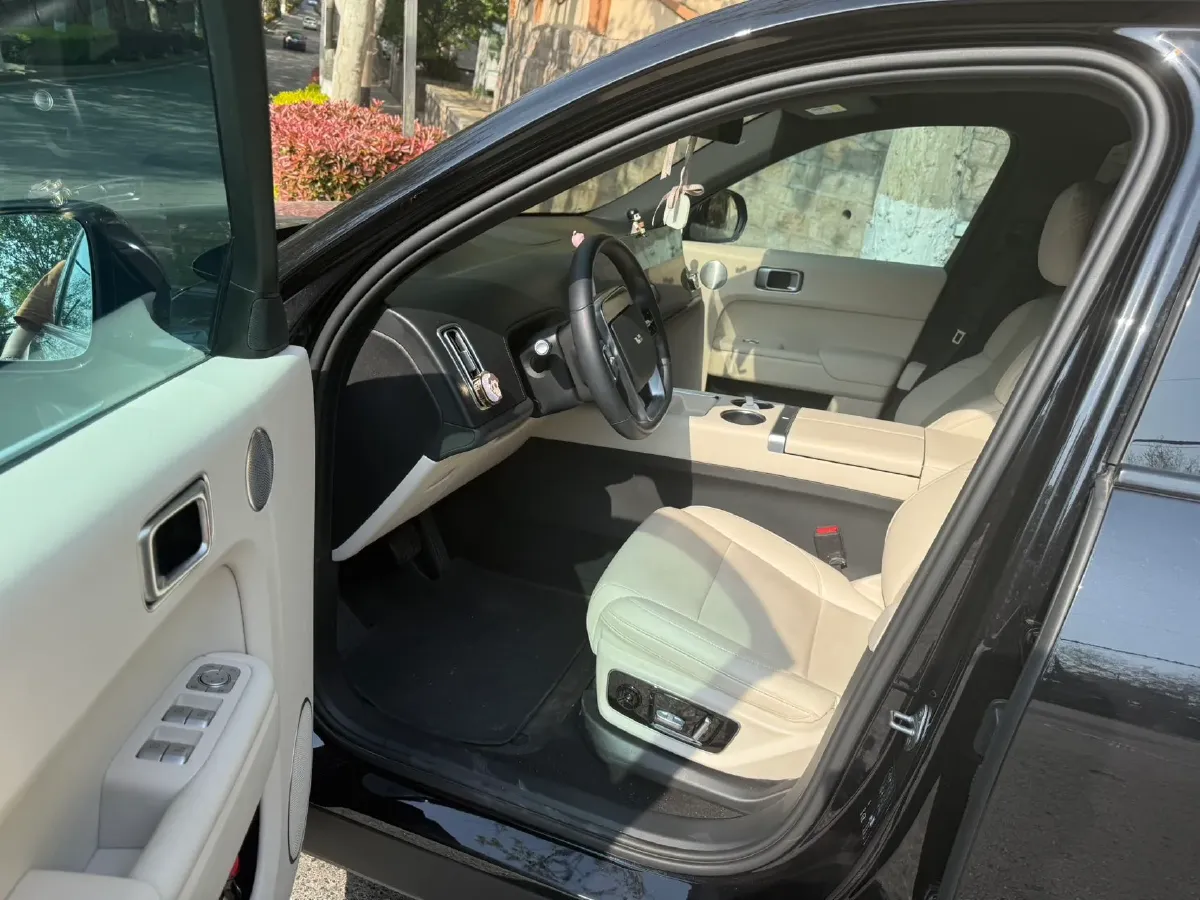 2023 Li L7 Range Extended 154HP REEV 40.9KWH,autocango,china used car exporter,china ev exporter,chinese used car exporter,chinese used ev exporter