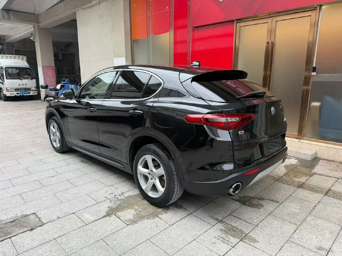 2017 Jaguar XE 2.0T 240HP L4 8AT,autocango,china used car exporter,china ev exporter,chinese used car exporter,chinese used ev exporter