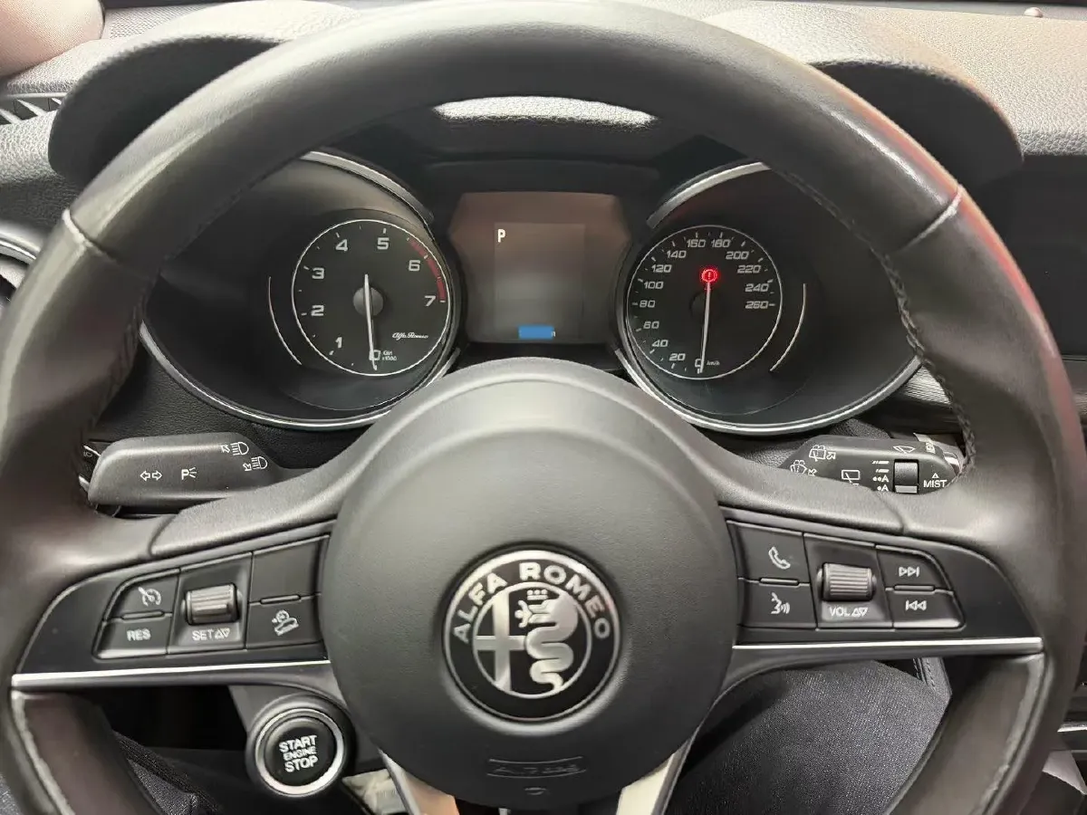 2017 Jaguar XE 2.0T 240HP L4 8AT,autocango,china used car exporter,china ev exporter,chinese used car exporter,chinese used ev exporter