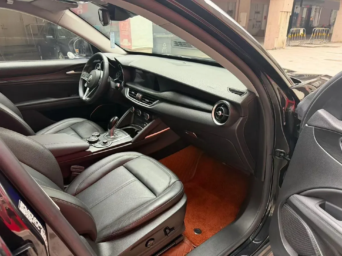 2017 Jaguar XE 2.0T 240HP L4 8AT,autocango,china used car exporter,china ev exporter,chinese used car exporter,chinese used ev exporter