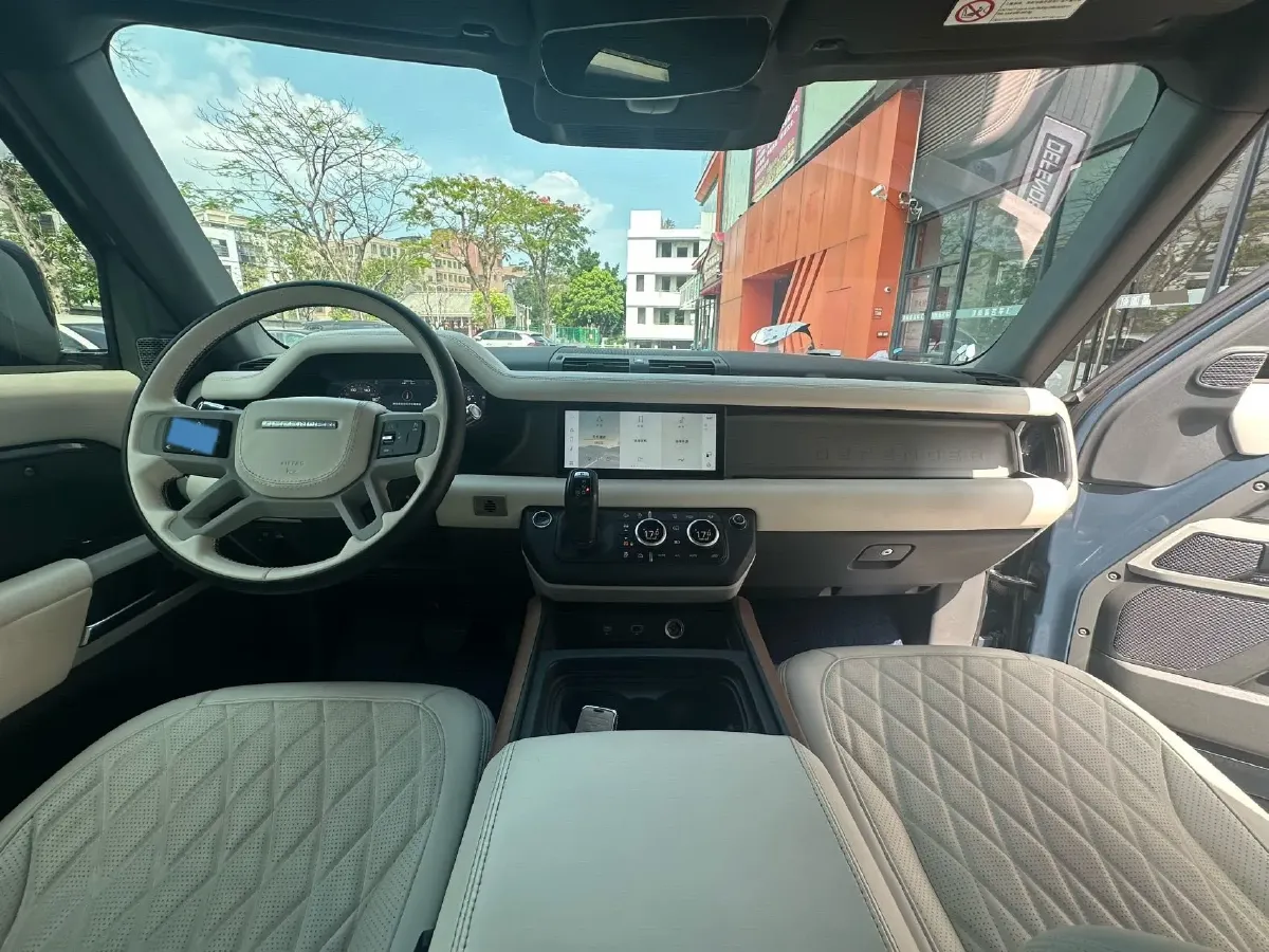 2021 Land Rover Defender 3.0T 400HP L6 8AT,autocango,china used car exporter,china ev exporter,chinese used car exporter,chinese used ev exporter