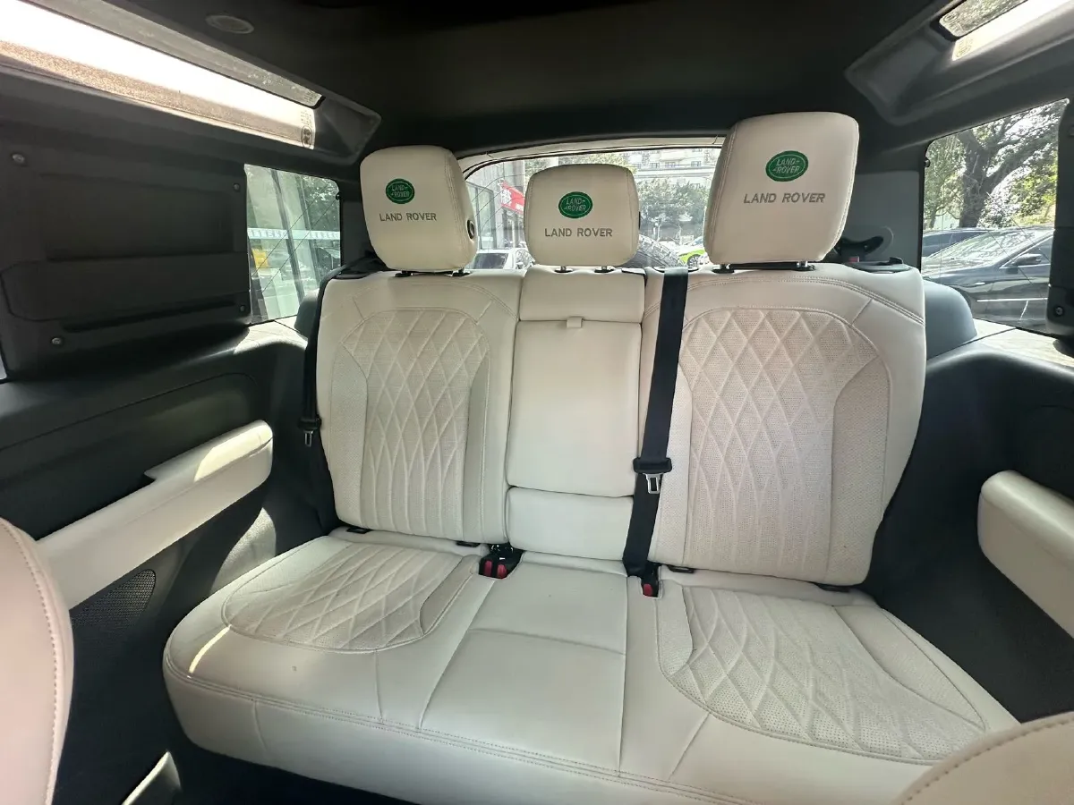 2021 Land Rover Defender 3.0T 400HP L6 8AT,autocango,china used car exporter,china ev exporter,chinese used car exporter,chinese used ev exporter