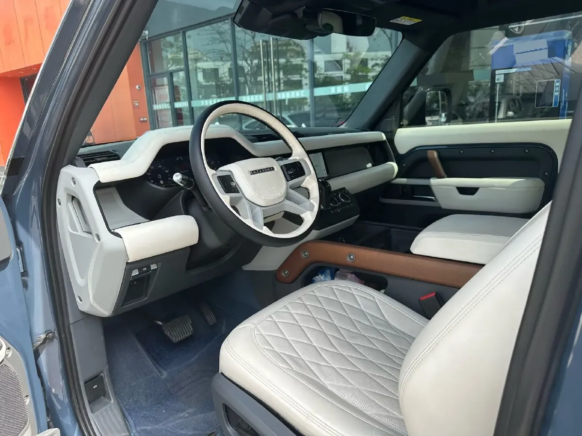 2021 Land Rover Defender 3.0T 400HP L6 8AT,autocango,china used car exporter,china ev exporter,chinese used car exporter,chinese used ev exporter