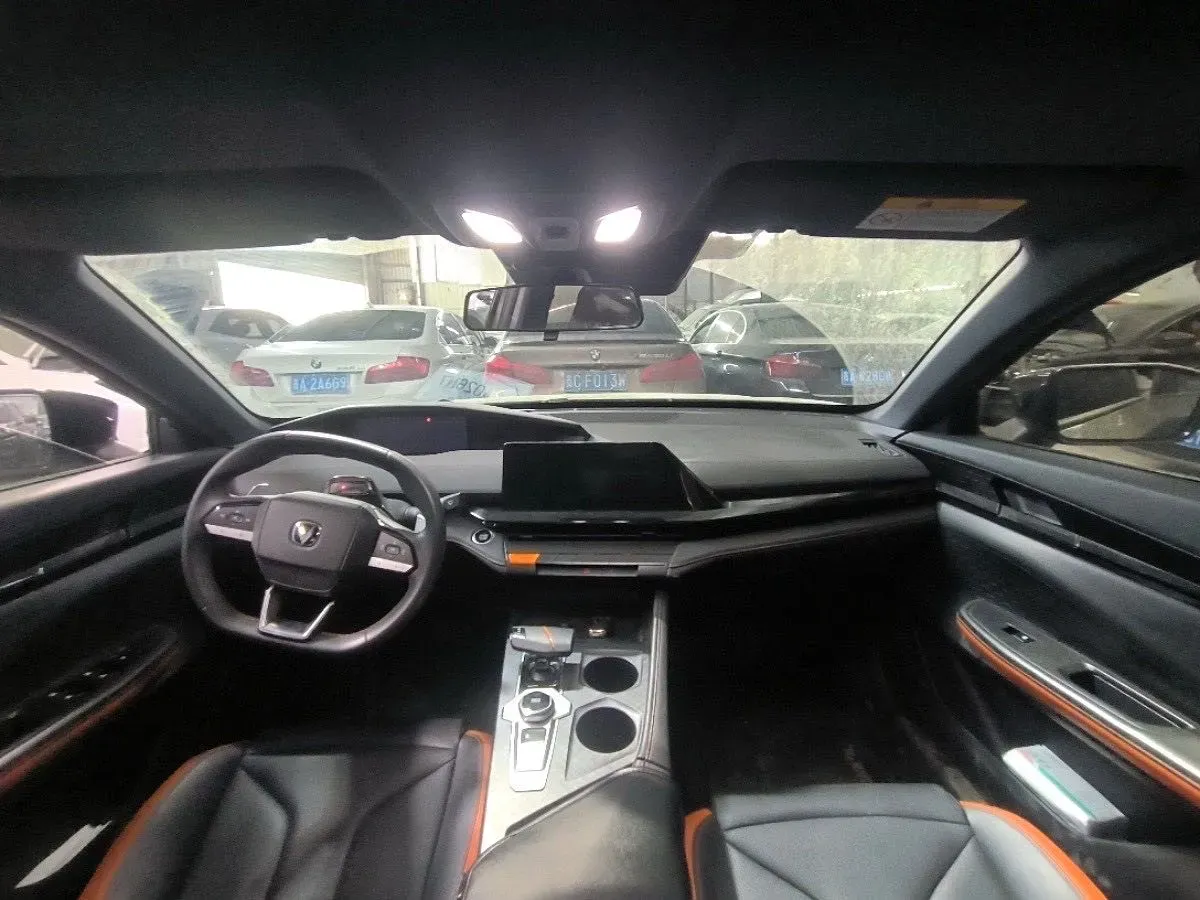 2022 ChangAn UNI-V 2.0T 233HP L4 8AT,autocango,china used car exporter,china ev exporter,chinese used car exporter,chinese used ev exporter