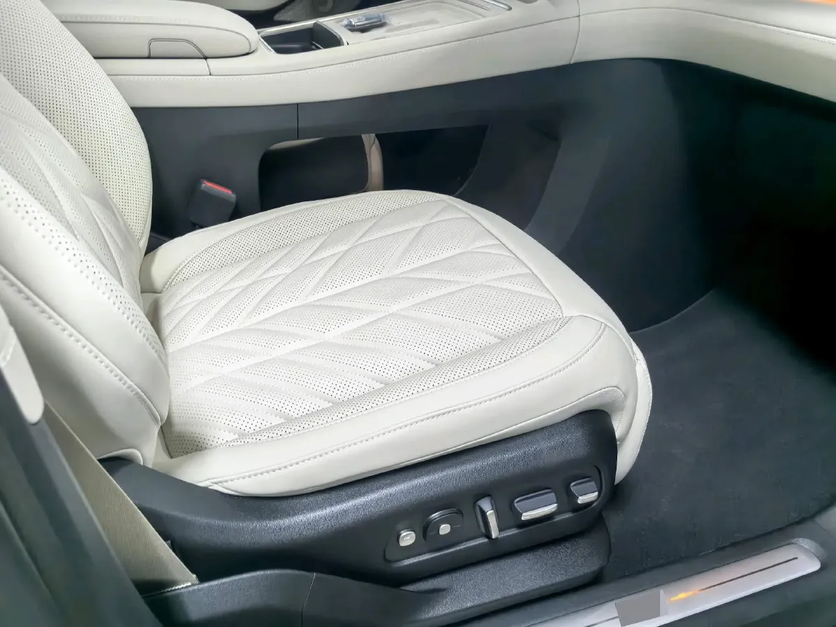 2026 BMW i3 BEV,autocango,china used car exporter,china ev exporter,chinese used car exporter,chinese used ev exporter