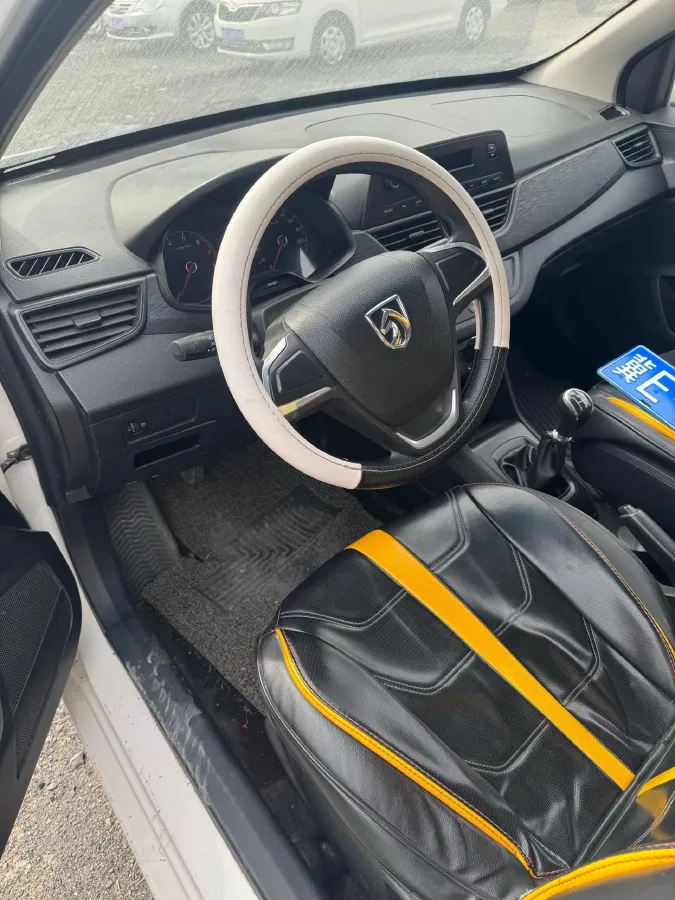 2016 BaoJun 310 1.2L 82HP L4 5MT,autocango,china used car exporter,china ev exporter,chinese used car exporter,chinese used ev exporter