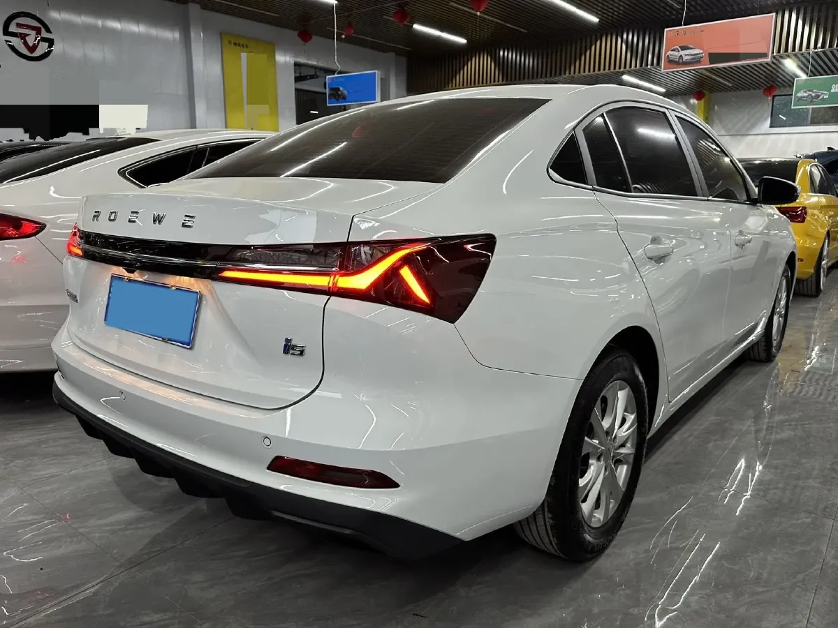 2023 Roewe i5 1.5L 129HP L4 5MT,autocango,china used car exporter,china ev exporter,chinese used car exporter,chinese used ev exporter