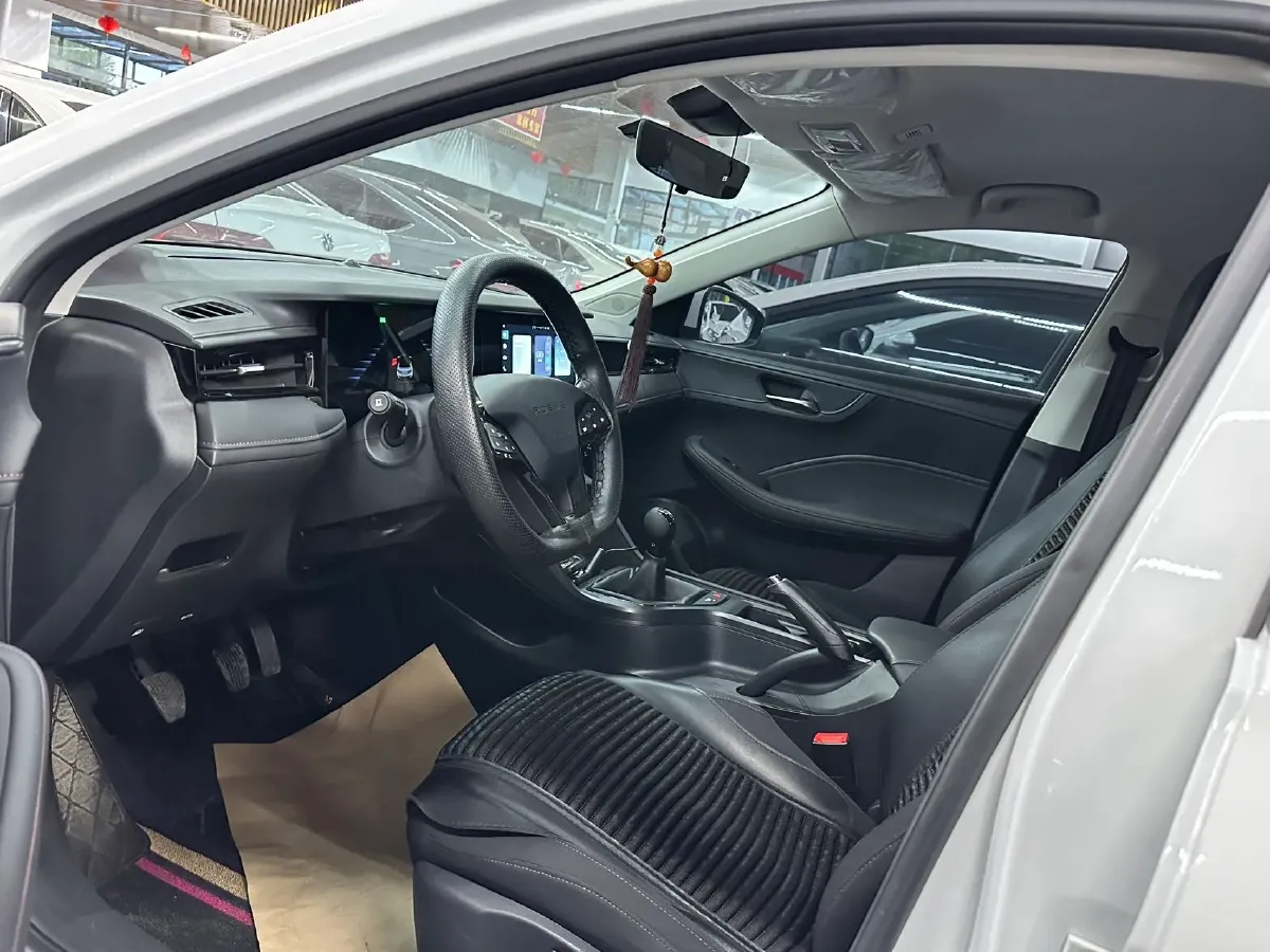 2023 Roewe i5 1.5L 129HP L4 5MT,autocango,china used car exporter,china ev exporter,chinese used car exporter,chinese used ev exporter