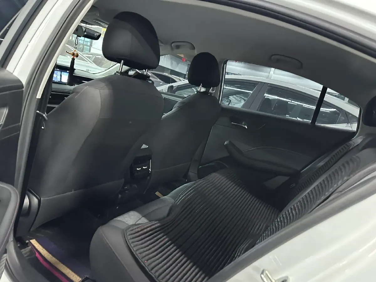 2023 Roewe i5 1.5L 129HP L4 5MT,autocango,china used car exporter,china ev exporter,chinese used car exporter,chinese used ev exporter