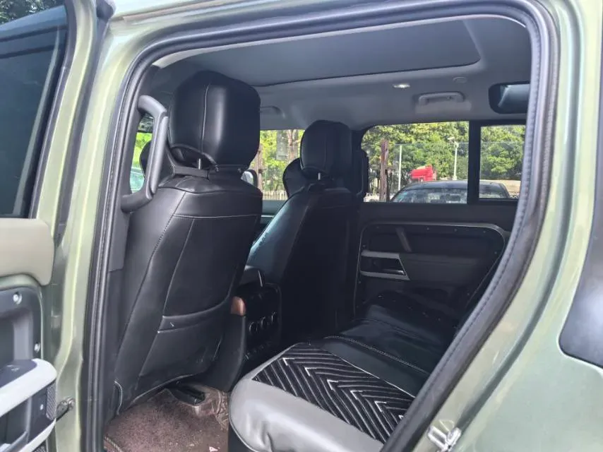 2022 Land Rover Defender 3.0T 400HP L6 8AT,autocango,china used car exporter,china ev exporter,chinese used car exporter,chinese used ev exporter