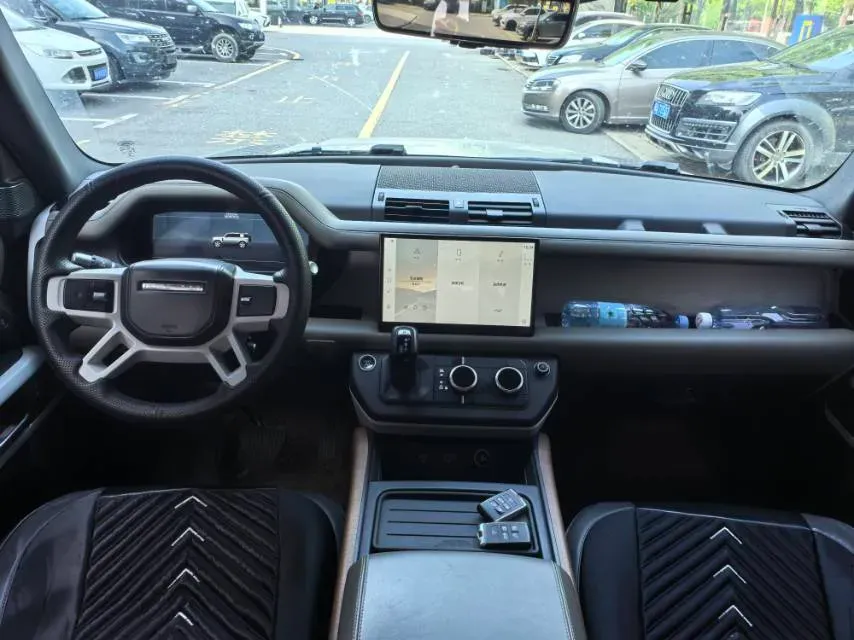 2022 Land Rover Defender 3.0T 400HP L6 8AT,autocango,china used car exporter,china ev exporter,chinese used car exporter,chinese used ev exporter