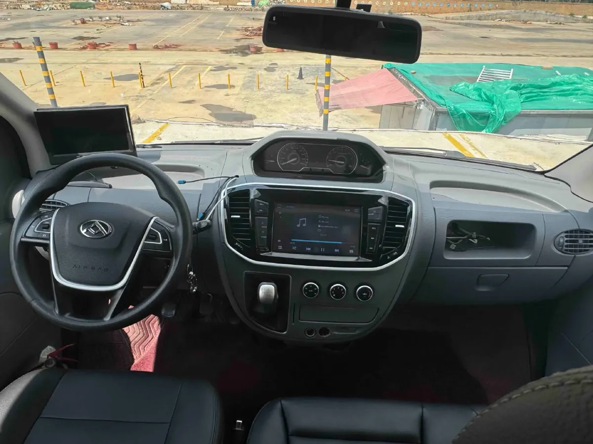 2021 MAXUS XinTu V80 2.0T 139HP L4 6MT,autocango,china used car exporter,china ev exporter,chinese used car exporter,chinese used ev exporter