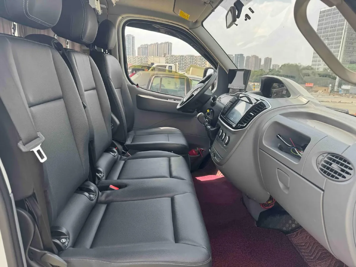 2021 MAXUS XinTu V80 2.0T 139HP L4 6MT,autocango,china used car exporter,china ev exporter,chinese used car exporter,chinese used ev exporter