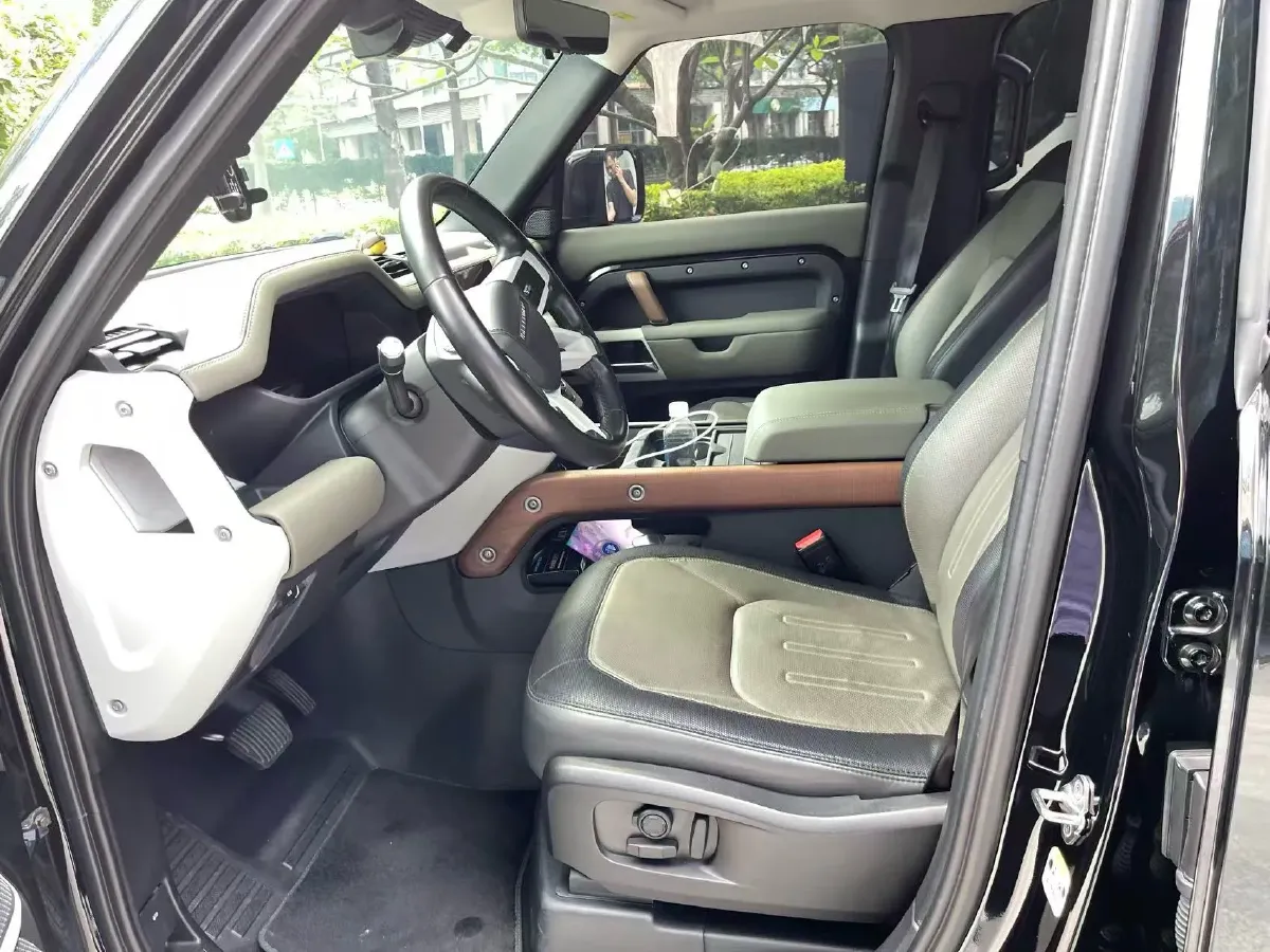 2022 Land Rover Defender 3.0T 400HP L6 8AT,autocango,china used car exporter,china ev exporter,chinese used car exporter,chinese used ev exporter