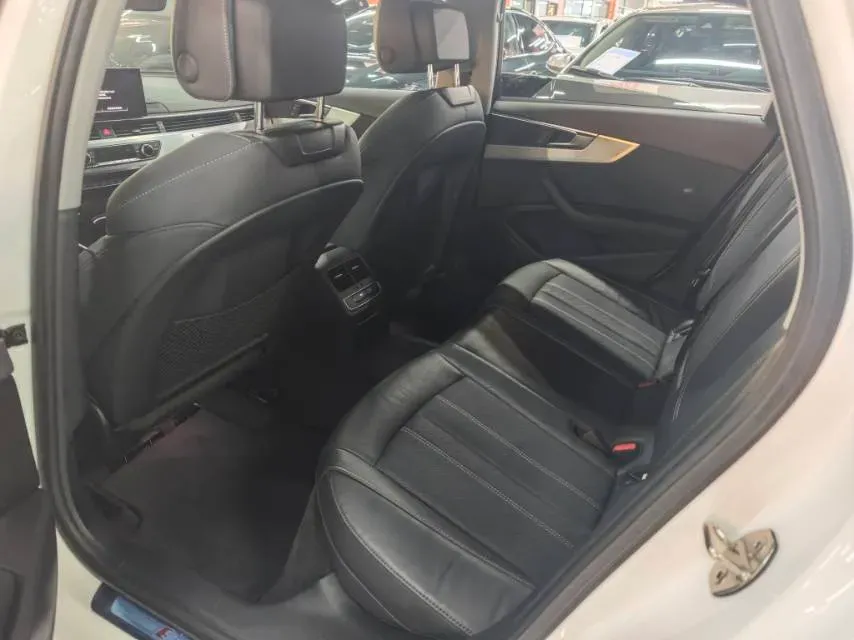 2020 Audi A4L 2.0T 190HP L4 7DCT,autocango,china used car exporter,china ev exporter,chinese used car exporter,chinese used ev exporter