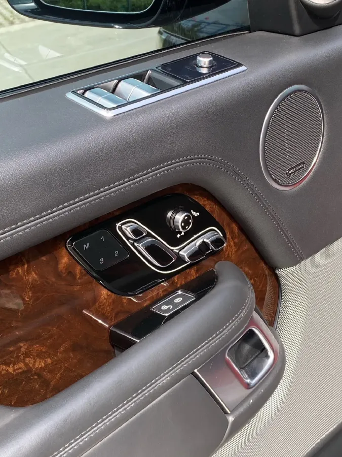 2020 Land Rover Range Rover 3.0T 400HP L6 8AT,autocango,china used car exporter,china ev exporter,chinese used car exporter,chinese used ev exporter