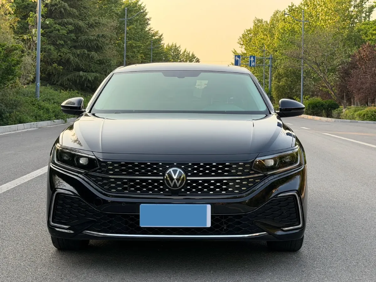 2024 Volkswagen Passat 2.0T 186HP L4 7DCT,autocango,china used car exporter,china ev exporter,chinese used car exporter,chinese used ev exporter