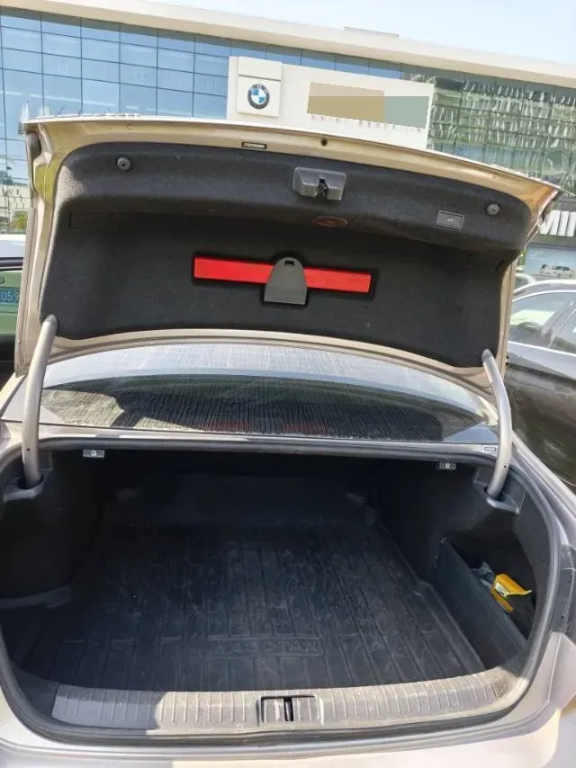 2021 Volkswagen Magotan 2.0T 186HP L4 7DCT,autocango,china used car exporter,china ev exporter,chinese used car exporter,chinese used ev exporter