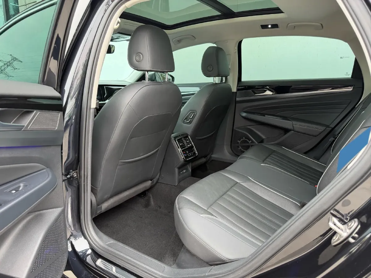 2023 Volkswagen Passat 2.0T 186HP L4 7DCT,autocango,china used car exporter,china ev exporter,chinese used car exporter,chinese used ev exporter