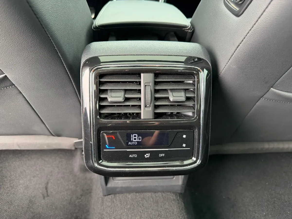 2023 Volkswagen Passat 2.0T 186HP L4 7DCT,autocango,china used car exporter,china ev exporter,chinese used car exporter,chinese used ev exporter