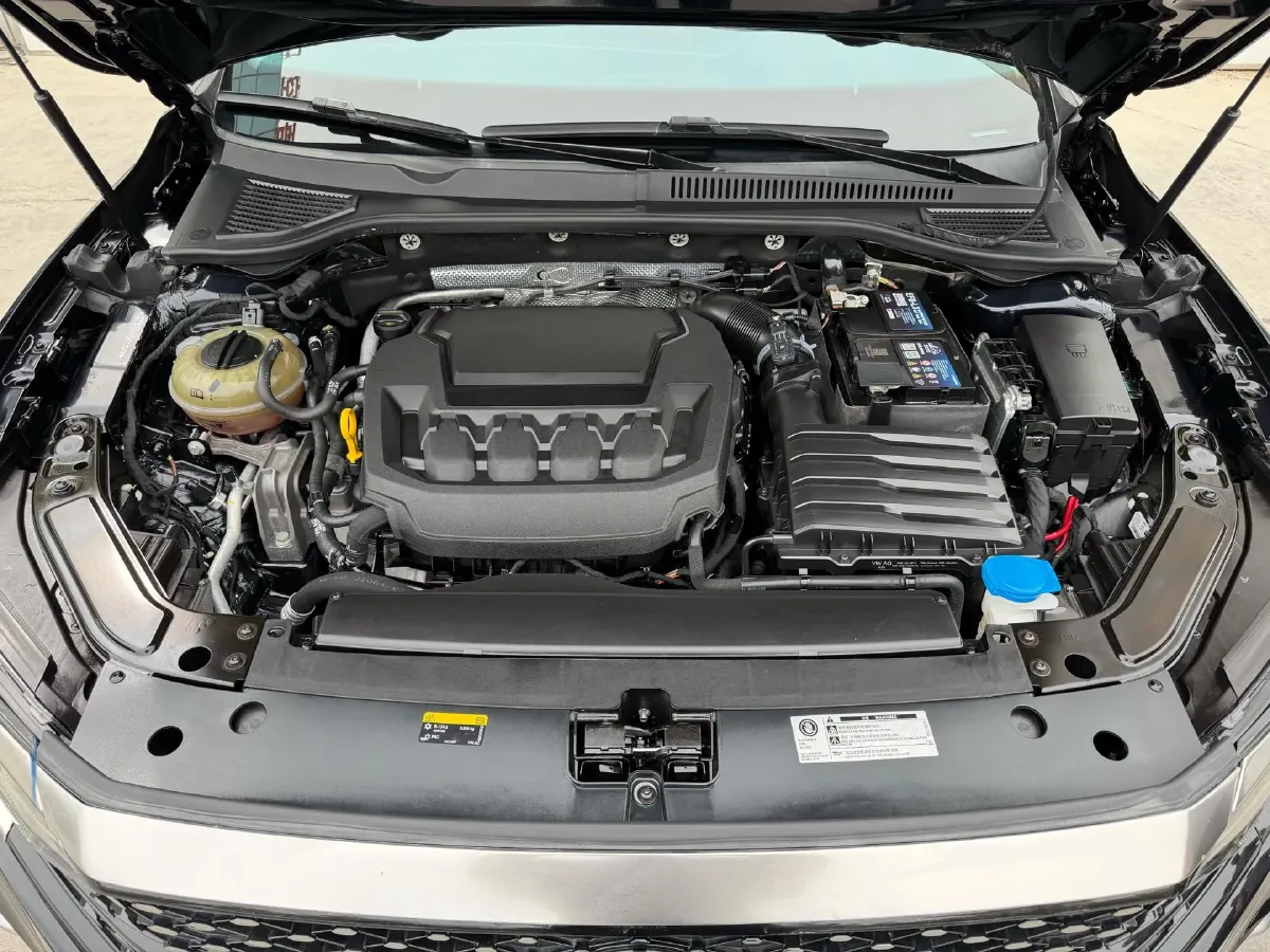 2023 Volkswagen Passat 2.0T 186HP L4 7DCT,autocango,china used car exporter,china ev exporter,chinese used car exporter,chinese used ev exporter